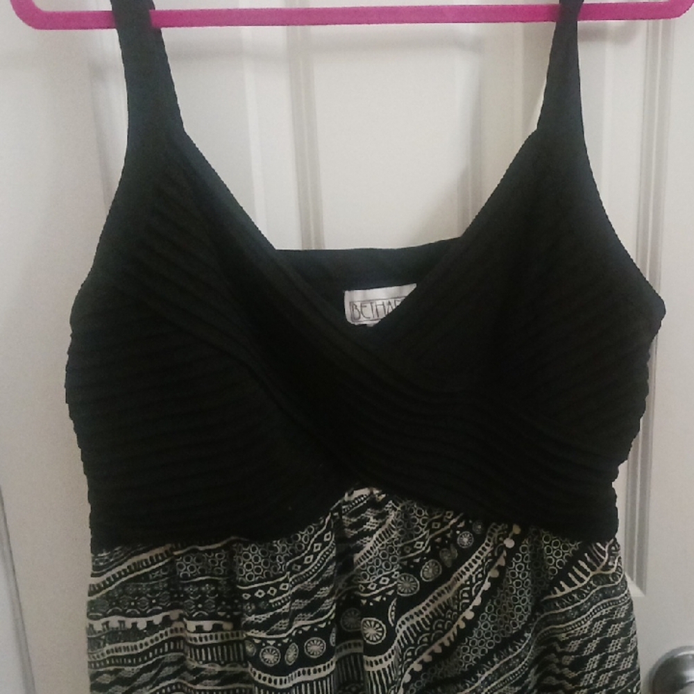 Elegant Black and Gray Patterned Maxi Dress - Picture 4 of 10